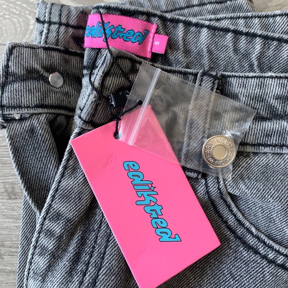 Boyfriend fit jeans from Edikted. - Picture 4 of 5